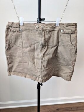 Stretch Skirt With Shorts Pockets in Beige/Light Brown Size 14
